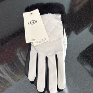 Ugh white and black gloves. L/XL